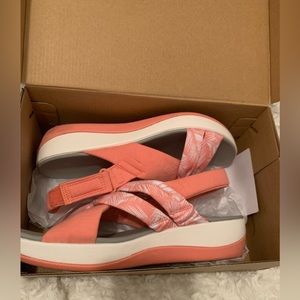 Clarks Cloudsteppers sandals size 8